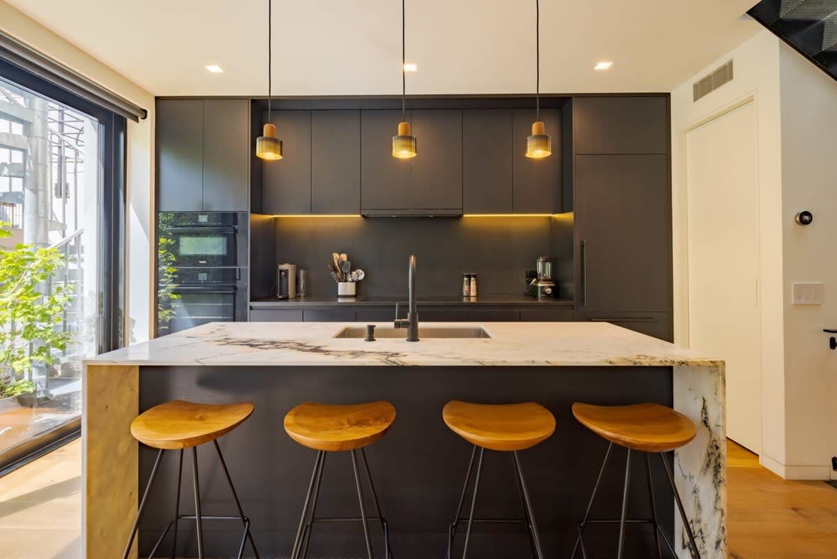 Empire House | 3BR | Williamsburg | Bright Townhome with Courtyard photo 7