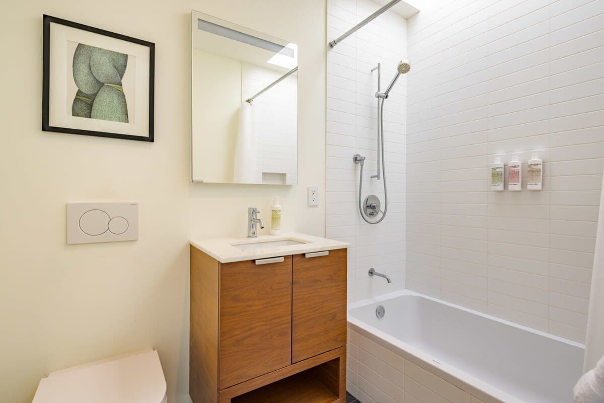 Empire House | 3BR | Williamsburg | Bright Townhome with Courtyard photo 24