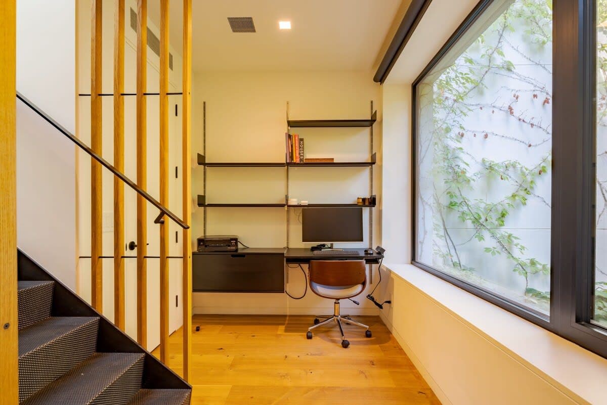 Empire House | 3BR | Williamsburg | Bright Townhome with Courtyard photo 6