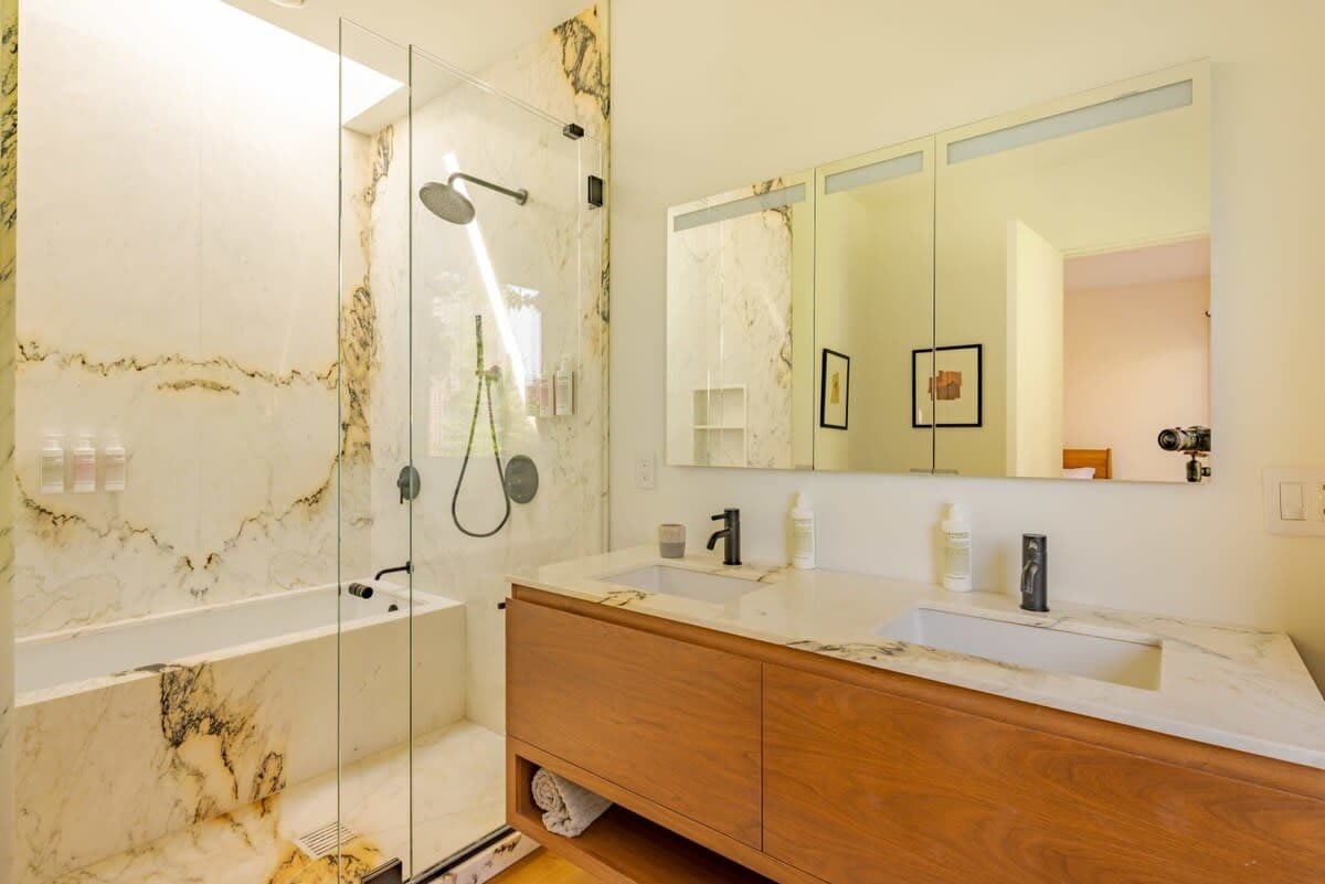 Empire House | 3BR | Williamsburg | Bright Townhome with Courtyard photo 20