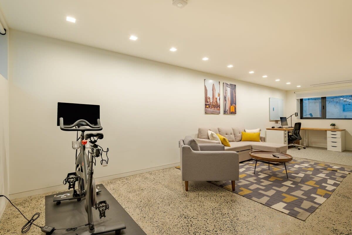 Empire House | 3BR | Williamsburg | Bright Townhome with Courtyard photo 9