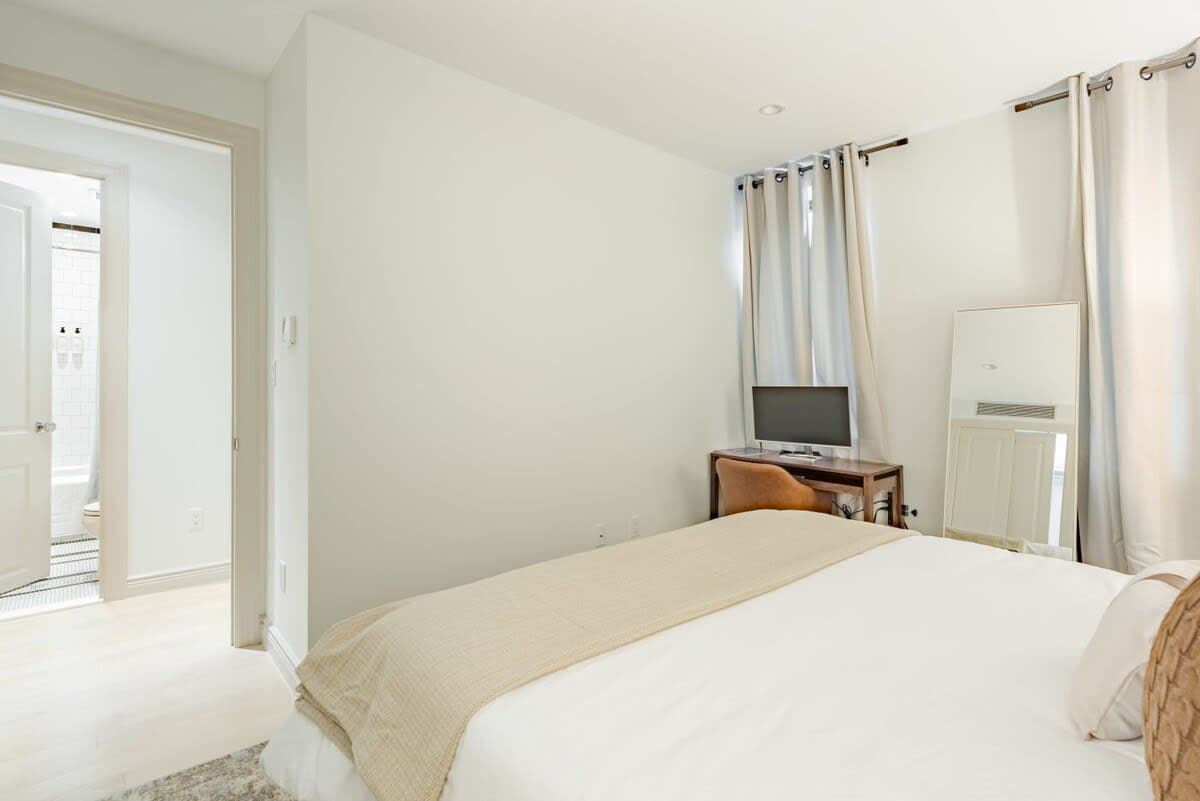 Salisbury I | Lenox Hill | Penthouse w/ Private Roof photo 33