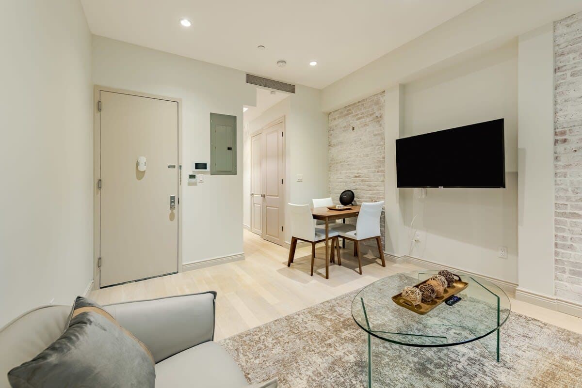 Salisbury I | Lenox Hill | Penthouse w/ Private Roof photo 9