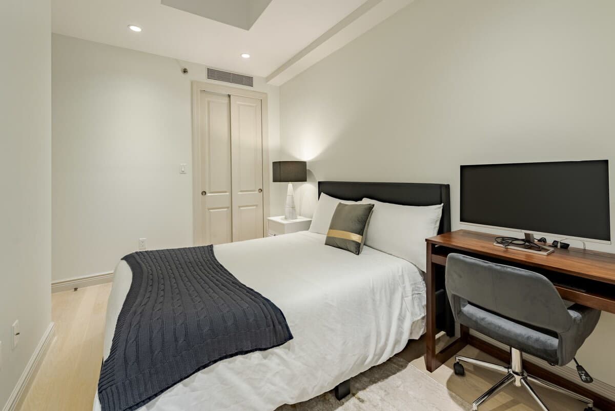Salisbury I | Lenox Hill | Penthouse w/ Private Roof photo 5