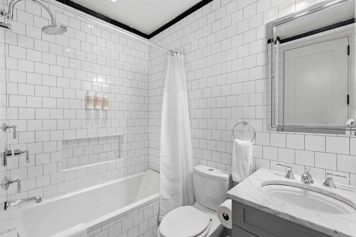 Linden Place II | 3BR | Lenox Hill | Designer Apartment photo 26