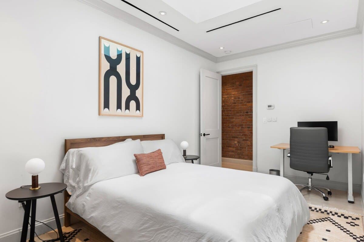 Linden Place II | 3BR | Lenox Hill | Designer Apartment photo 20