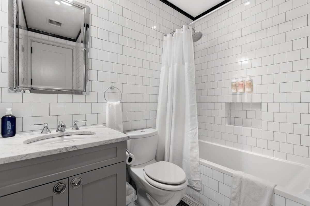 Linden Place II | 3BR | Lenox Hill | Designer Apartment photo 22