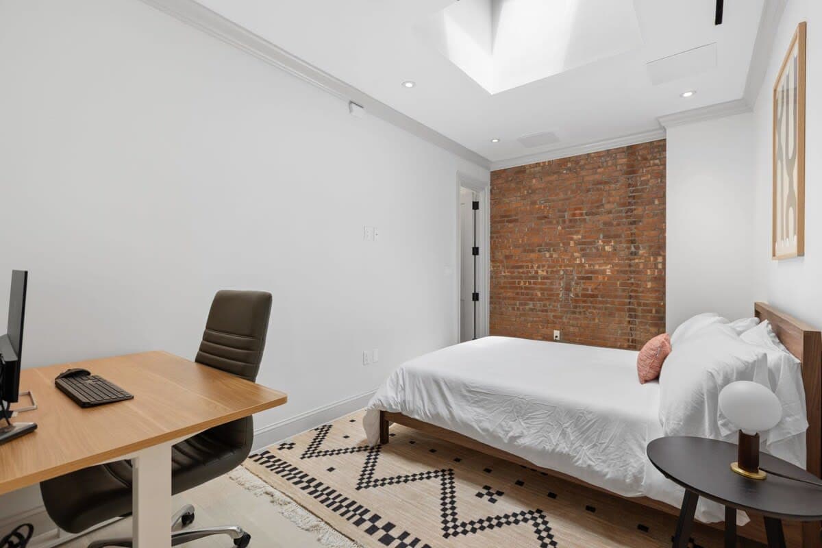Linden Place II | 3BR | Lenox Hill | Designer Apartment photo 21