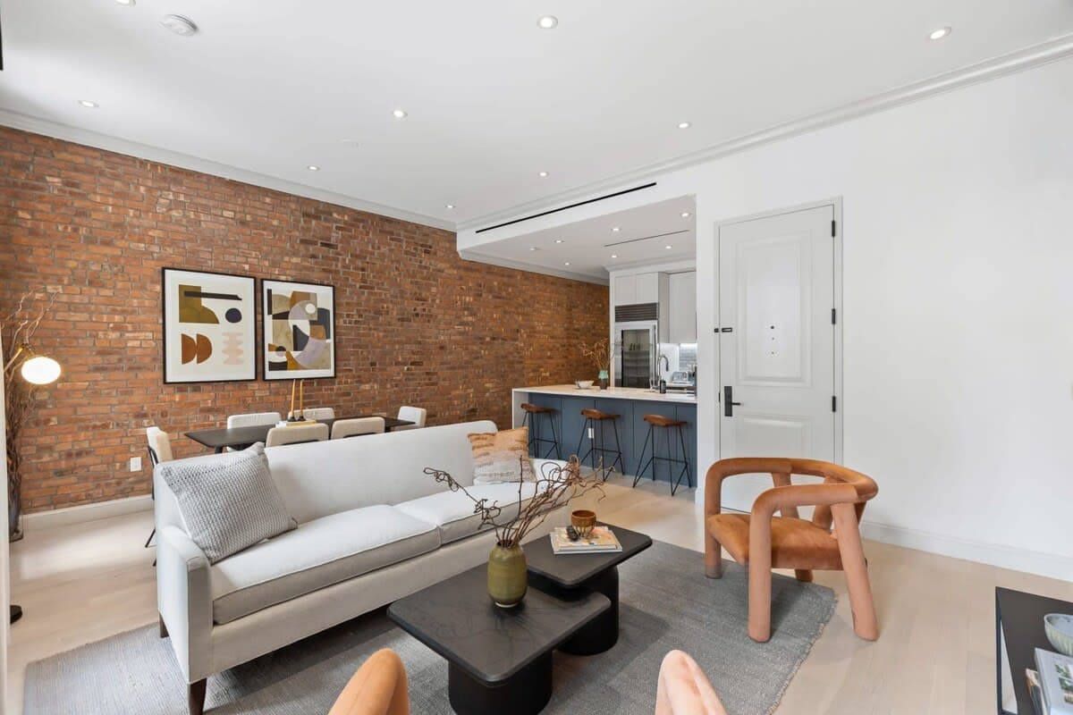 Linden Place II | 3BR | Lenox Hill | Designer Apartment photo 7