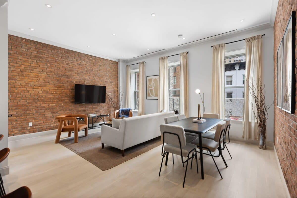 Linden Place II | 3BR | Lenox Hill | Designer Apartment photo 8