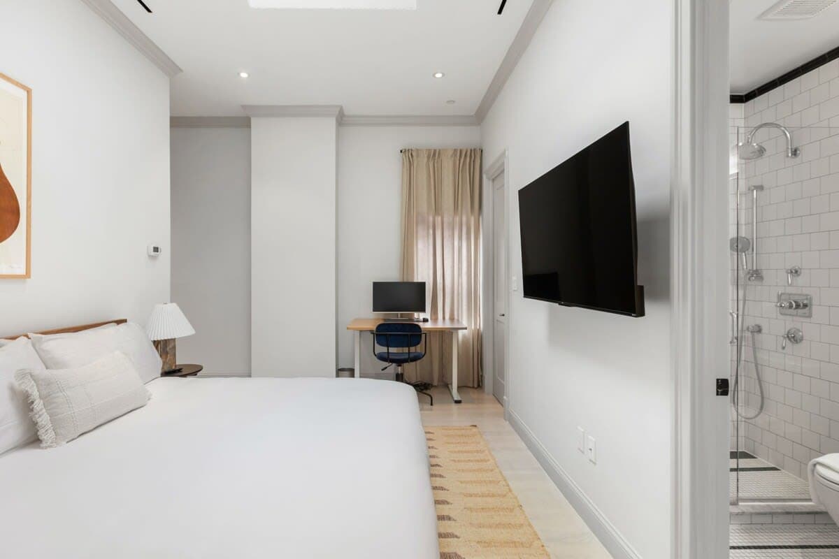 Linden Place II | 3BR | Lenox Hill | Designer Apartment photo 29
