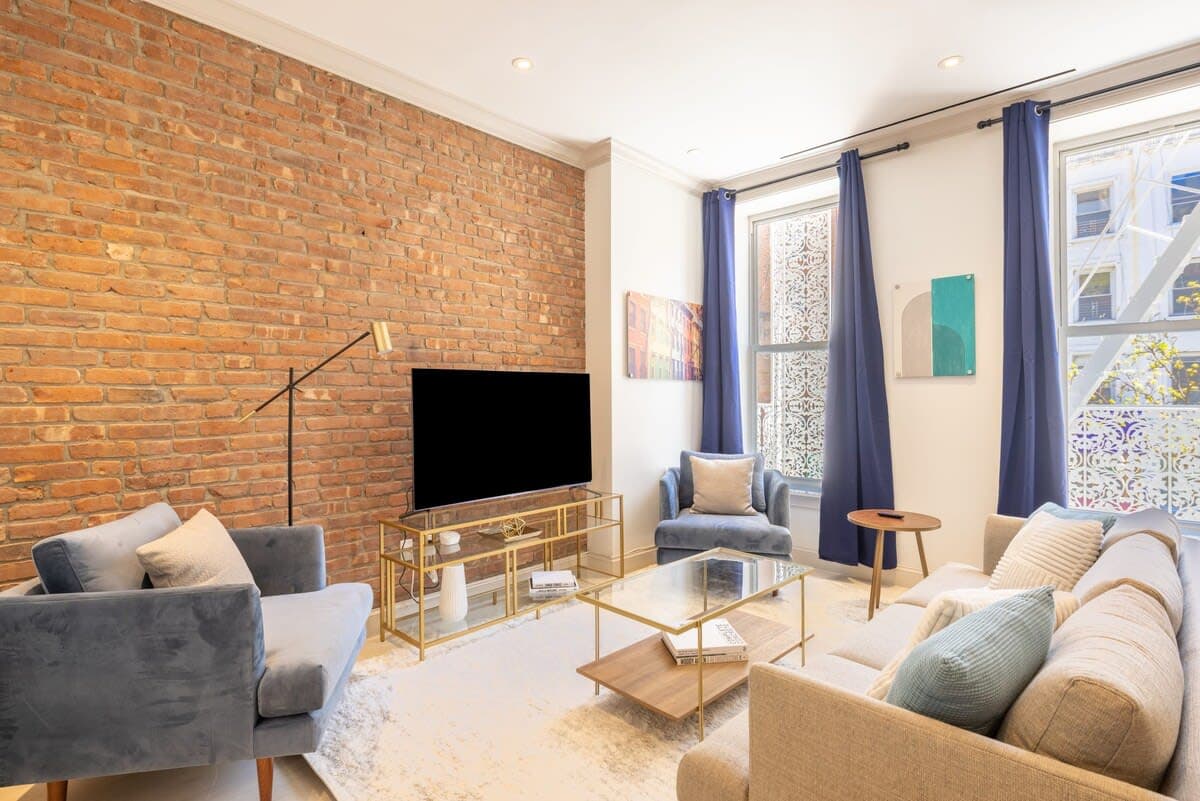 Linden Place I | 3BR | Lenox Hill | Designer Apartment photo 9