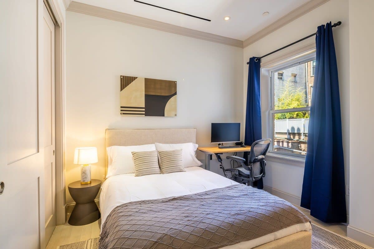Linden Place I | 3BR | Lenox Hill | Designer Apartment photo 12