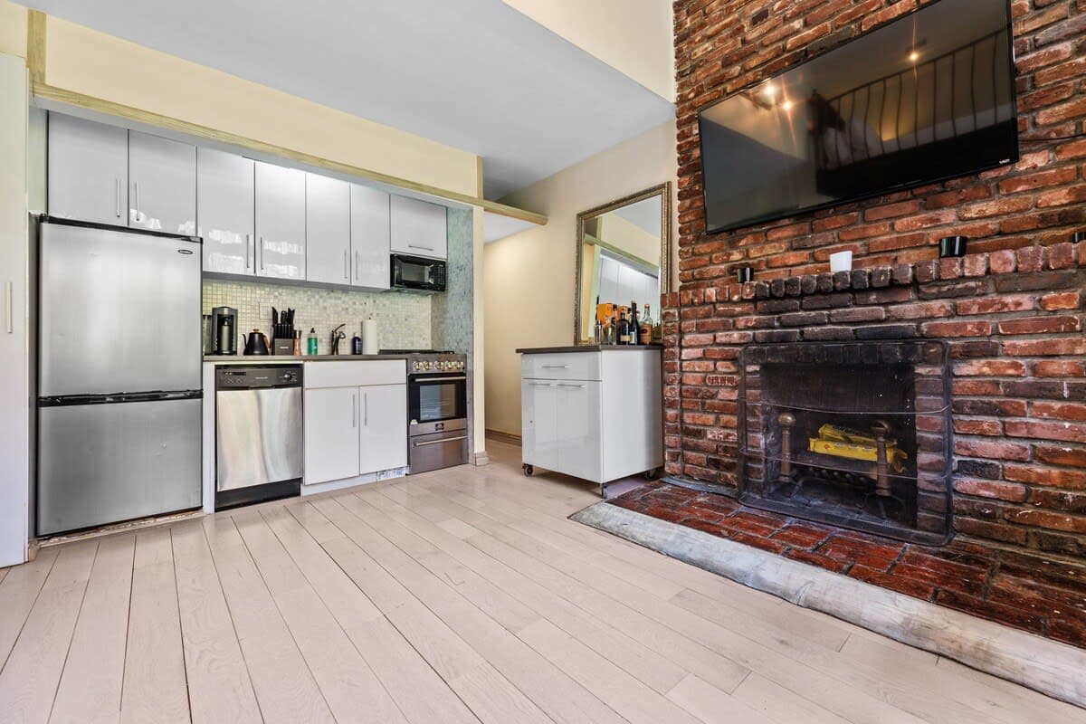 Charles Court II | West Village | Renovated Loft w/ Street Views photo 8