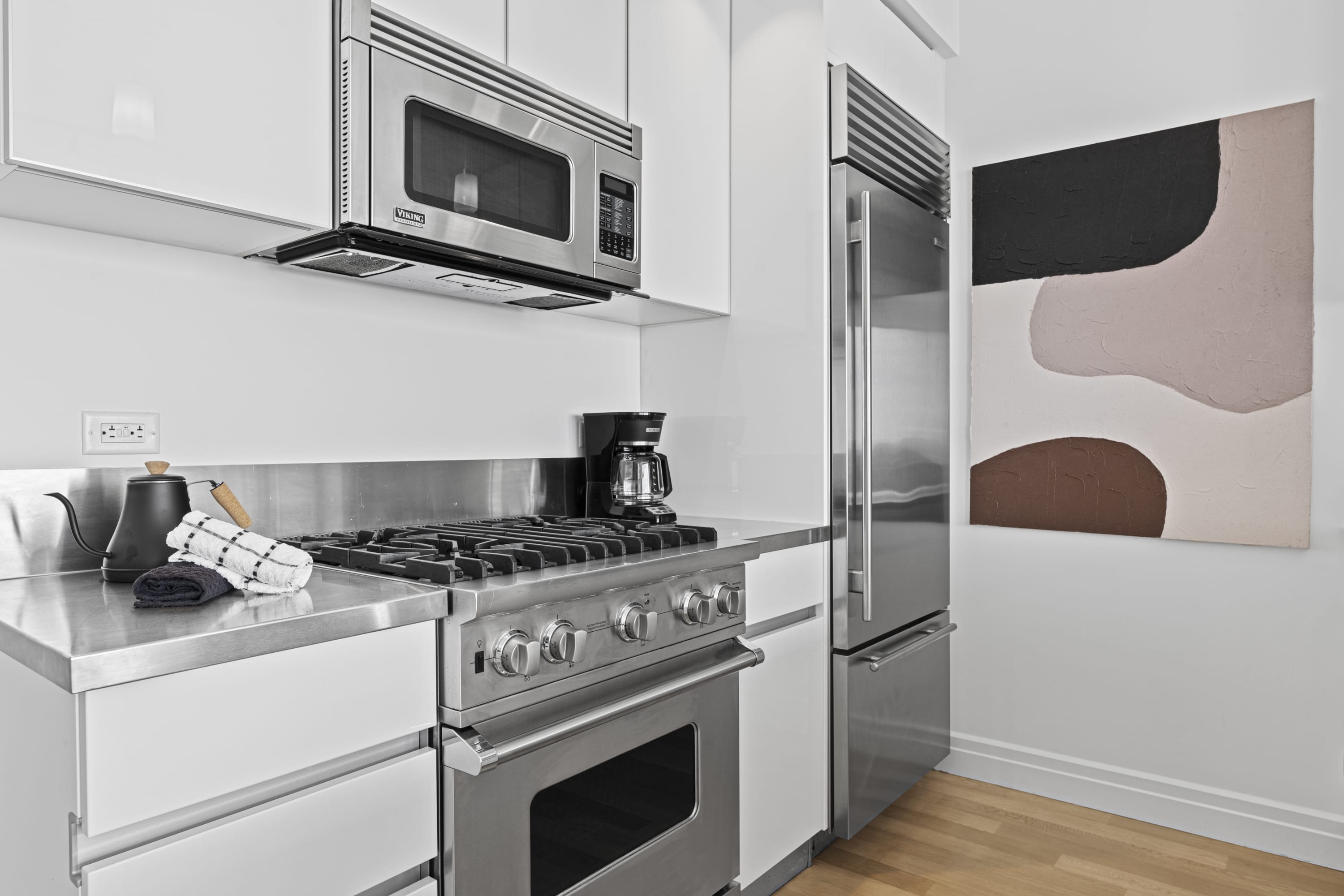 Forte Select XXVIII | Midtown West | Modern Apartment photo 11