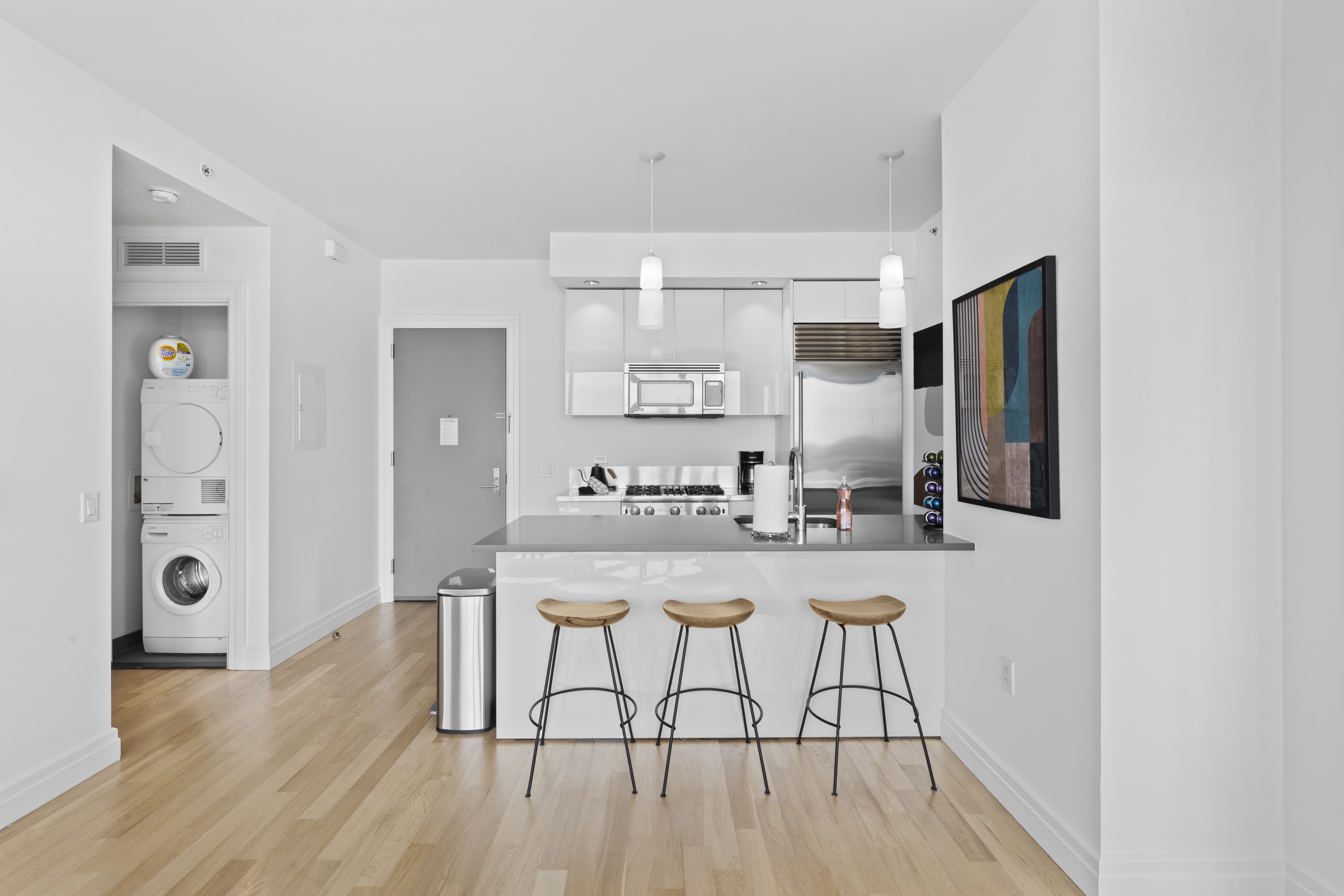 Forte Select XXVIII | Midtown West | Modern Apartment photo 8