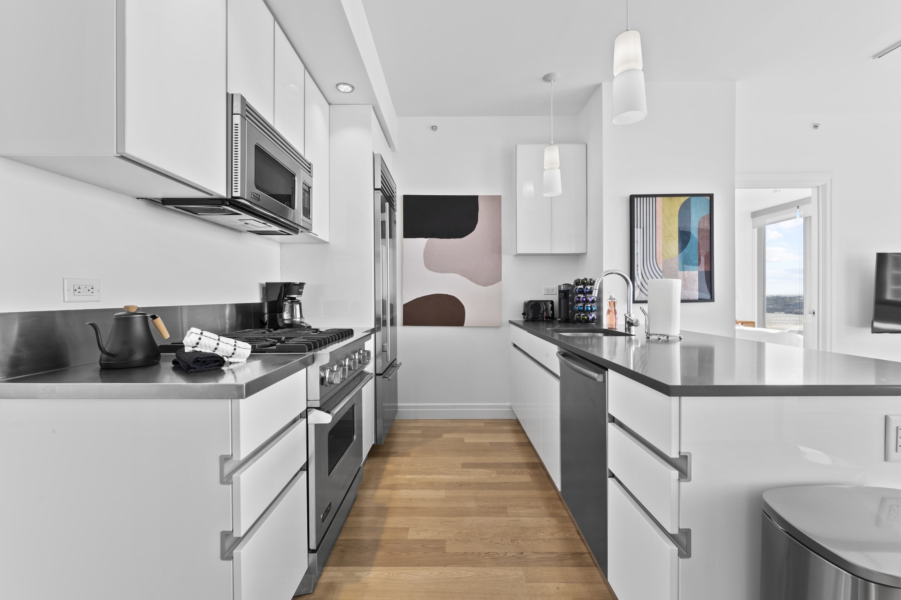 Forte Select XXVIII | Midtown West | Modern Apartment photo 10