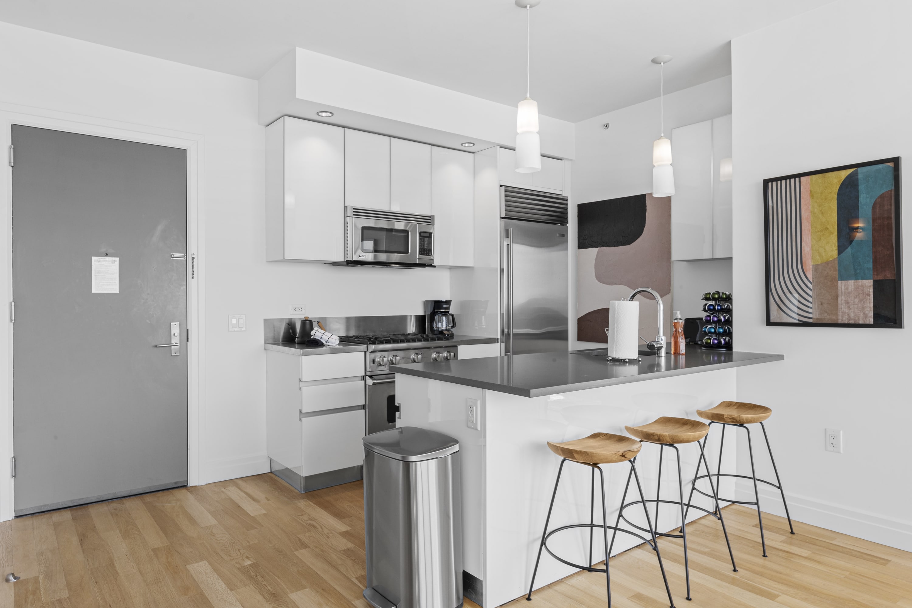 Forte Select XXVIII | Midtown West | Modern Apartment photo 9