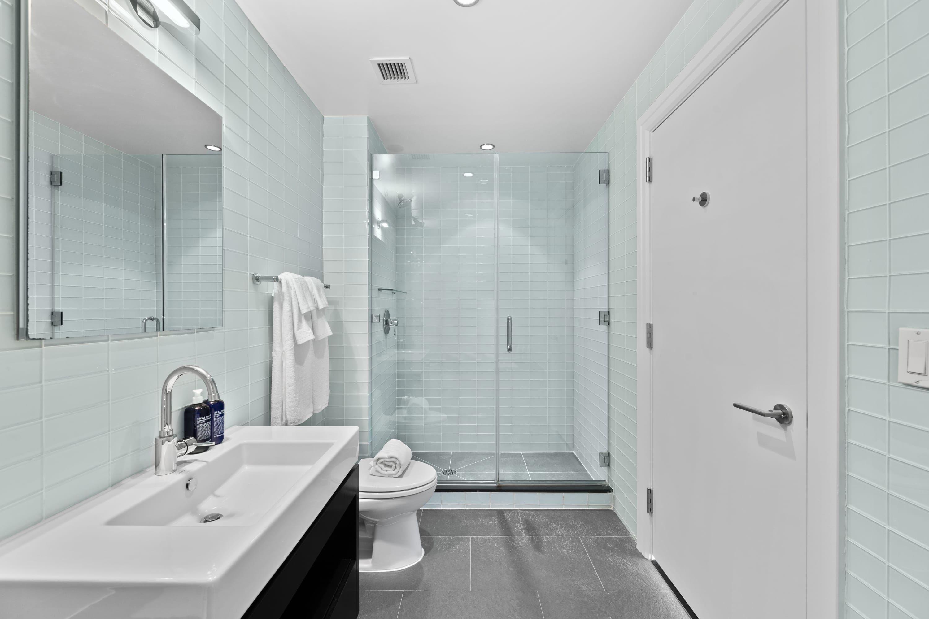 Forte Select XXVIII | Midtown West | Modern Apartment photo 18