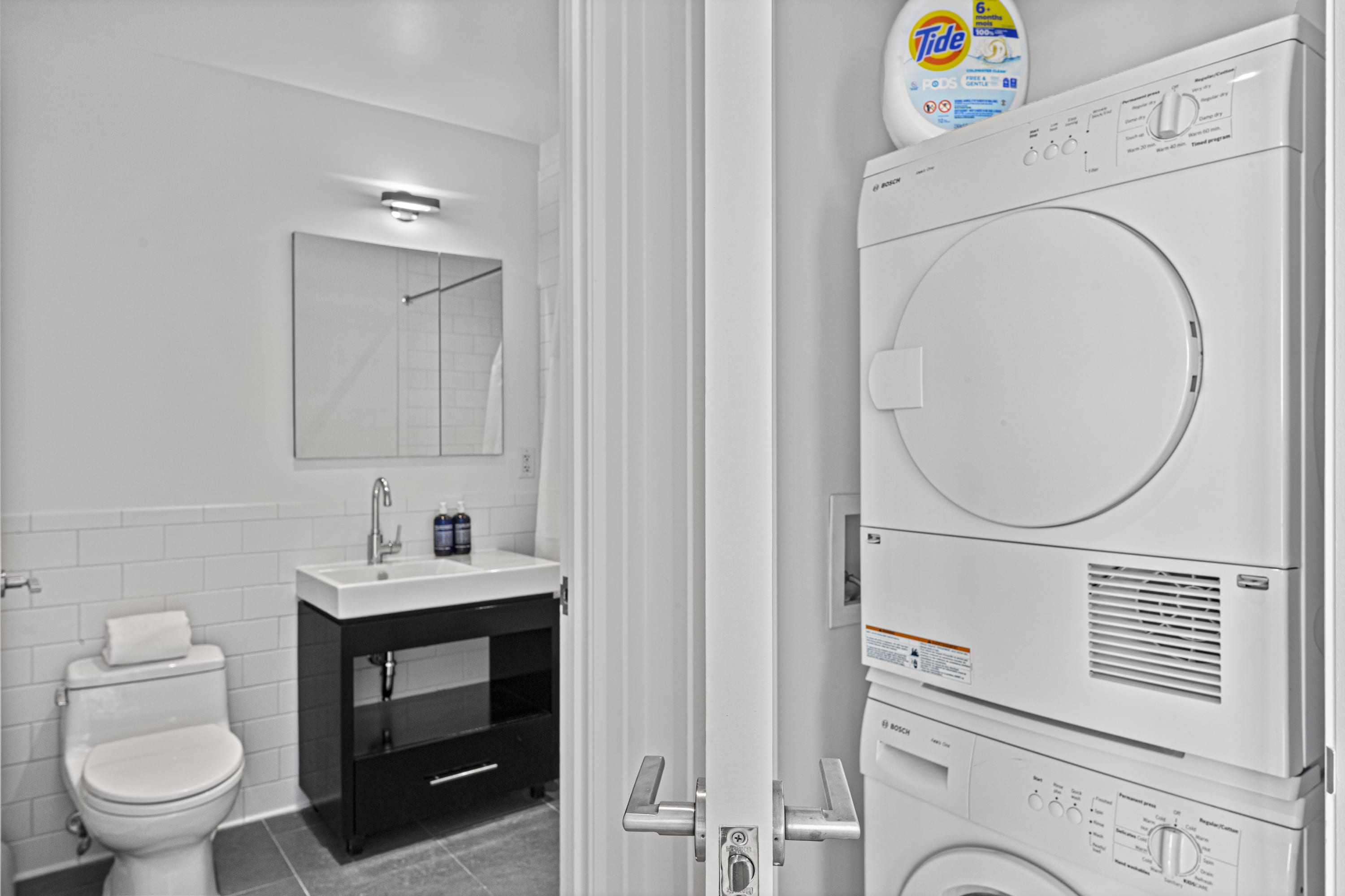 Forte Select XXVIII | Midtown West | Modern Apartment photo 19