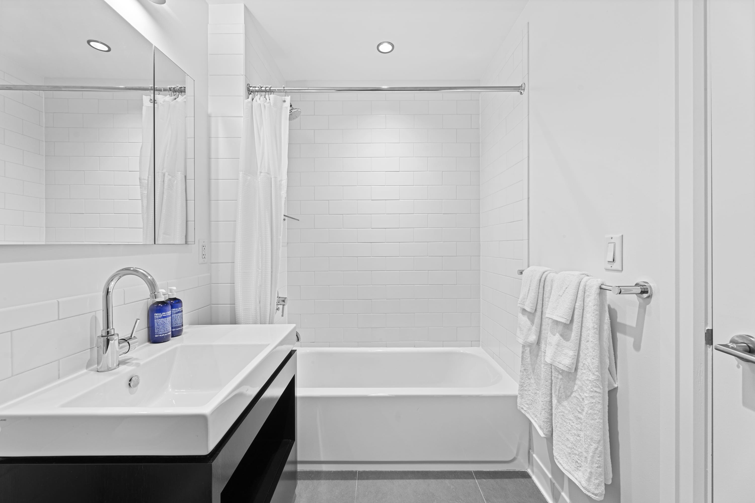 Forte Select XXVIII | Midtown West | Modern Apartment photo 21