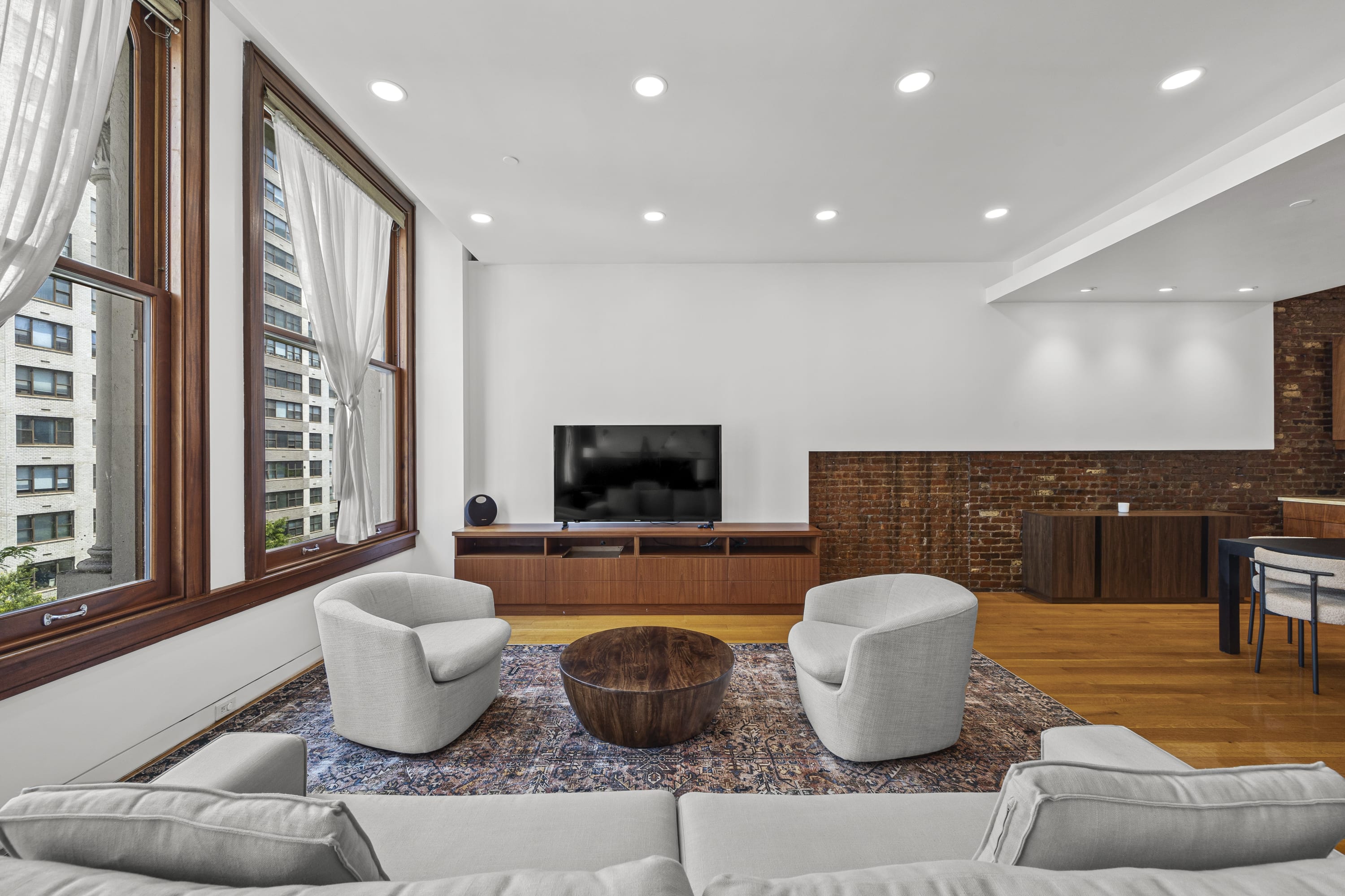 Rialto VI | Union Square | Expansive Mega-Loft photo 5