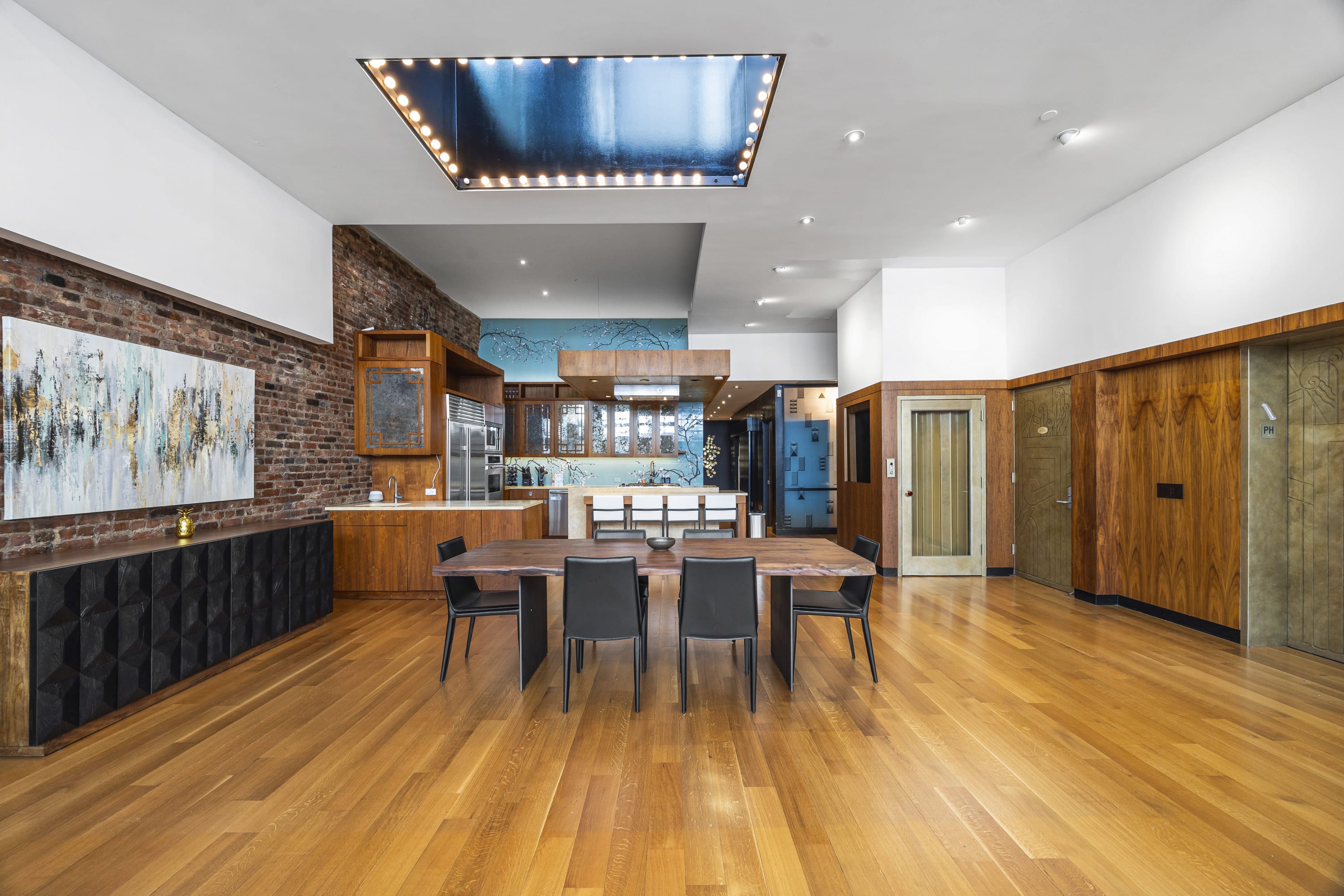 Rialto PH | Union Square | Penthouse Loft with Roof photo 10