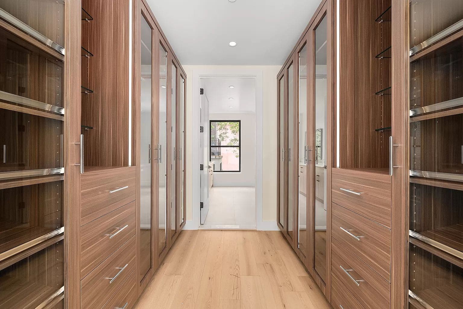 Harlington | South Harlem | Home with Private Rooftop Terrace photo 16