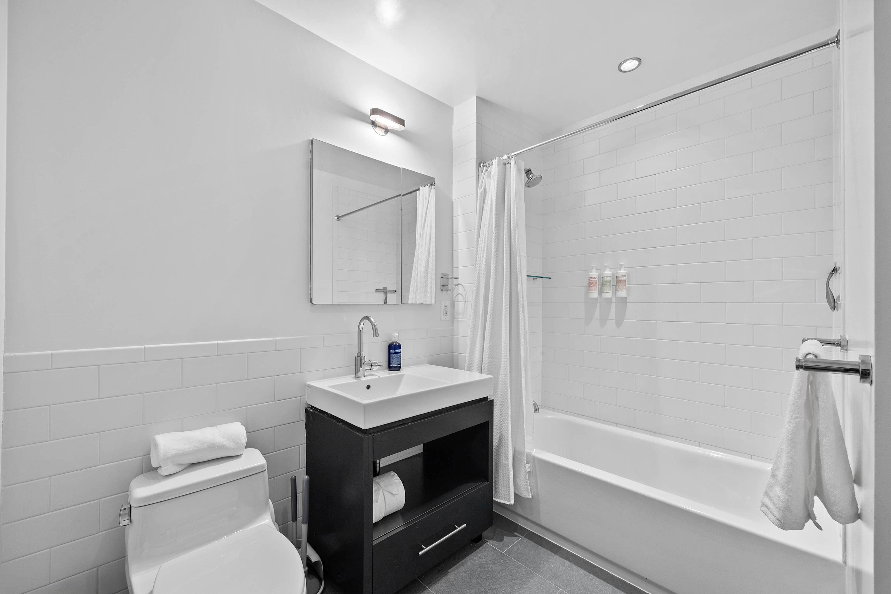 Forte Select XXII | Midtown West | Modern Apartment photo 22