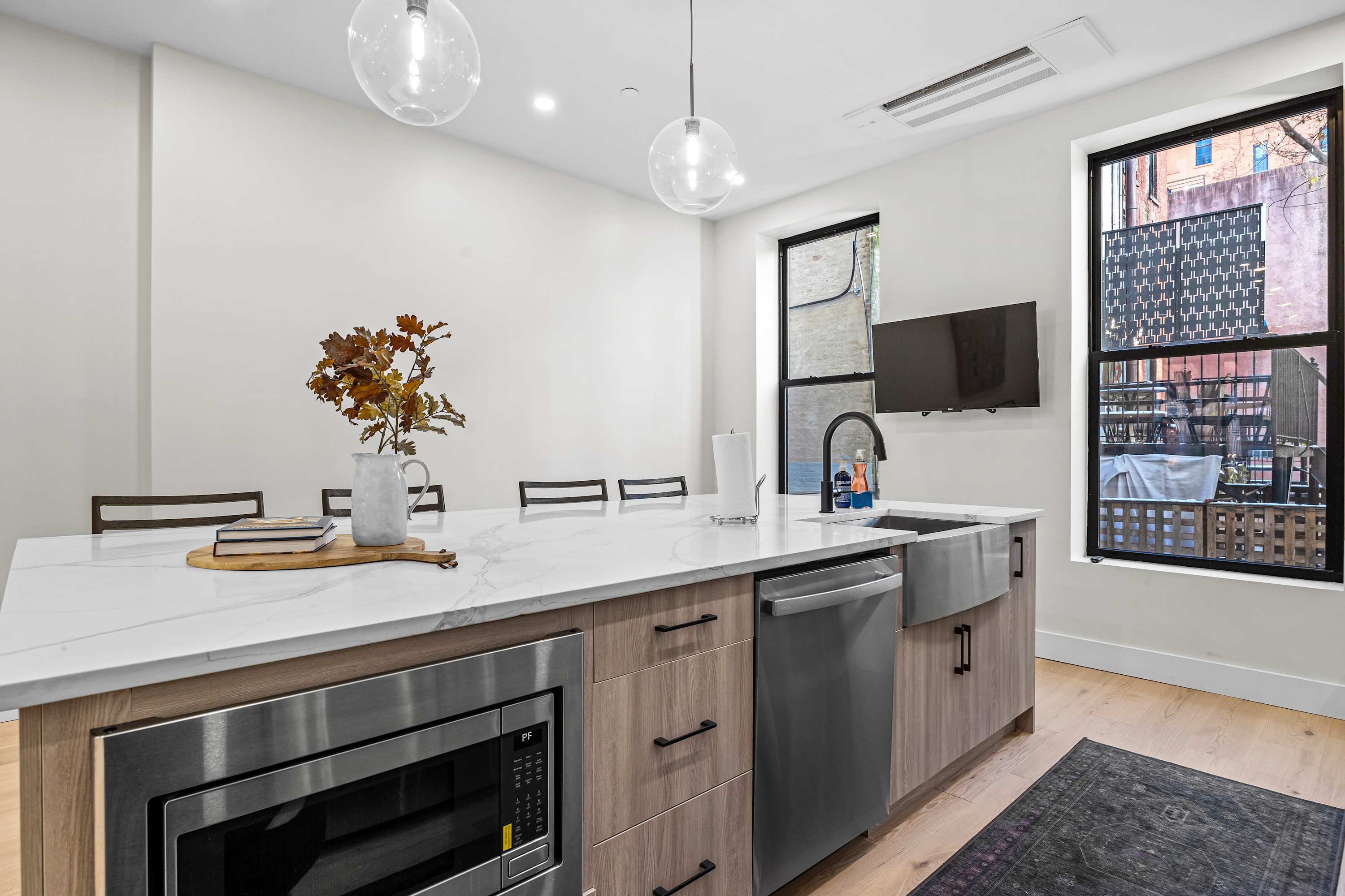 Harlington | South Harlem | Home with Private Rooftop Terrace photo 12