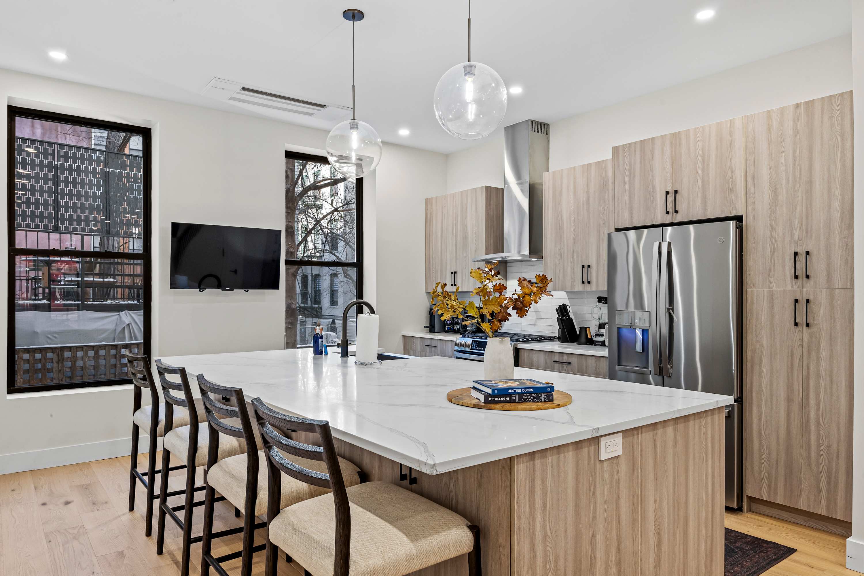 Harlington | South Harlem | Home with Private Rooftop Terrace photo 10