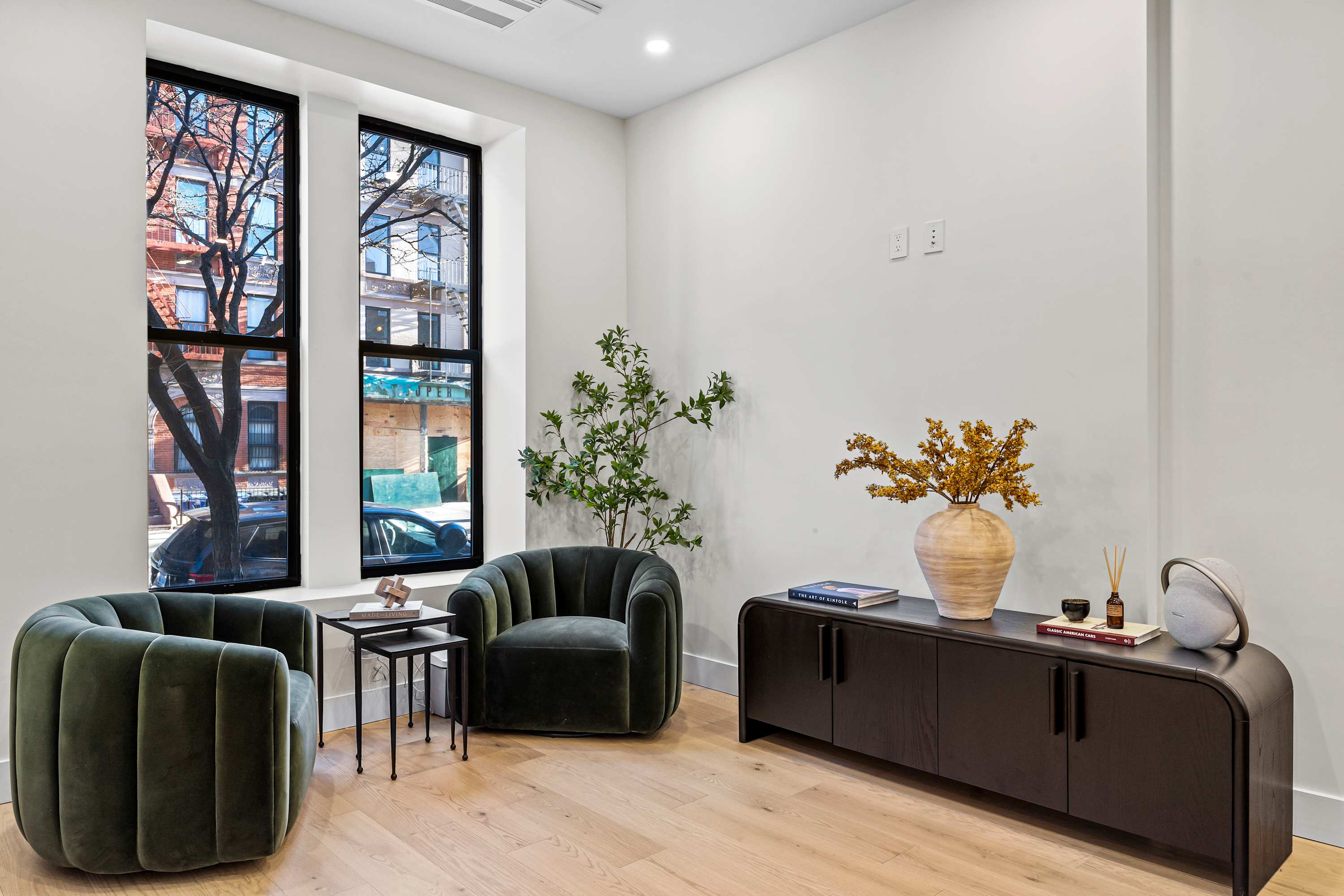 Harlington | South Harlem | Home with Private Rooftop Terrace photo 4