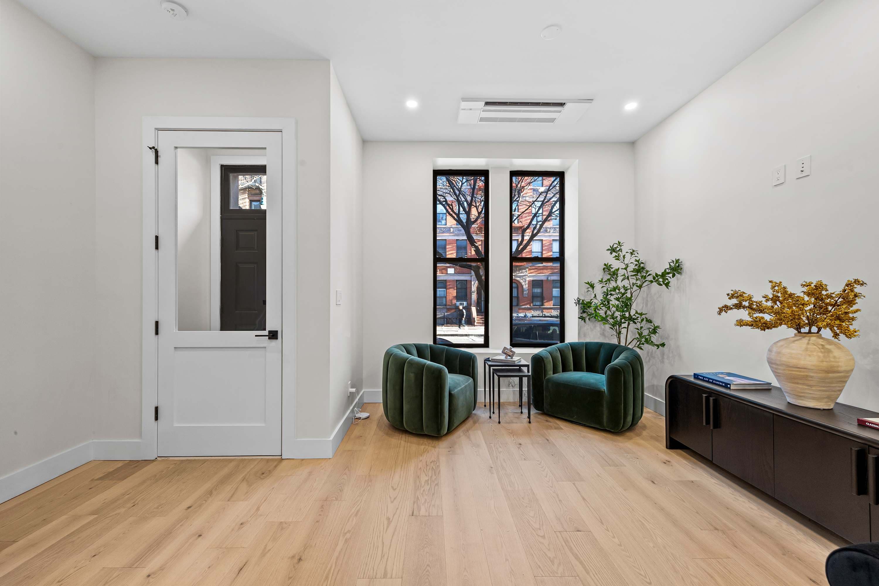 Harlington | South Harlem | Home with Private Rooftop Terrace photo 5