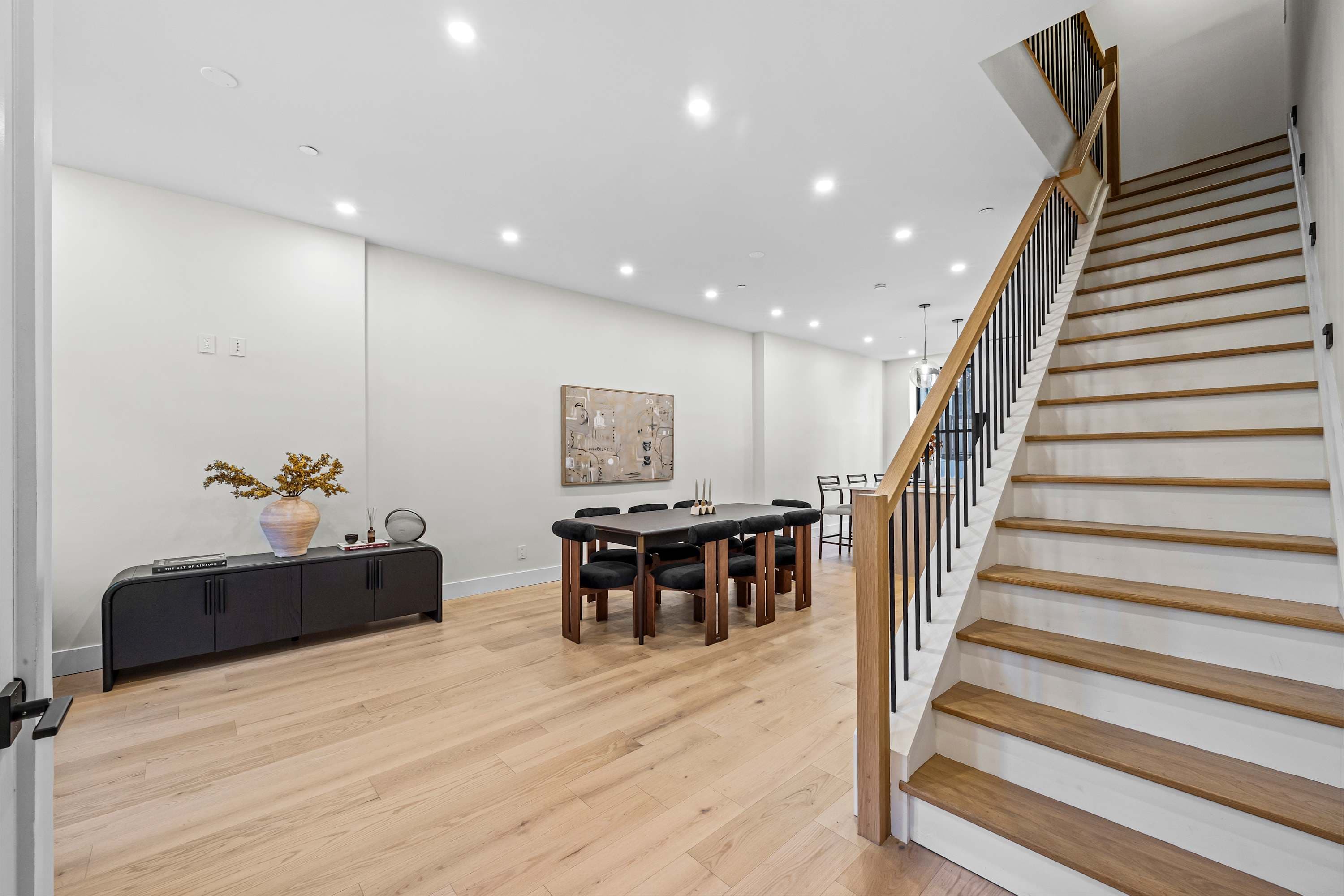 Harlington | South Harlem | Home with Private Rooftop Terrace photo 7