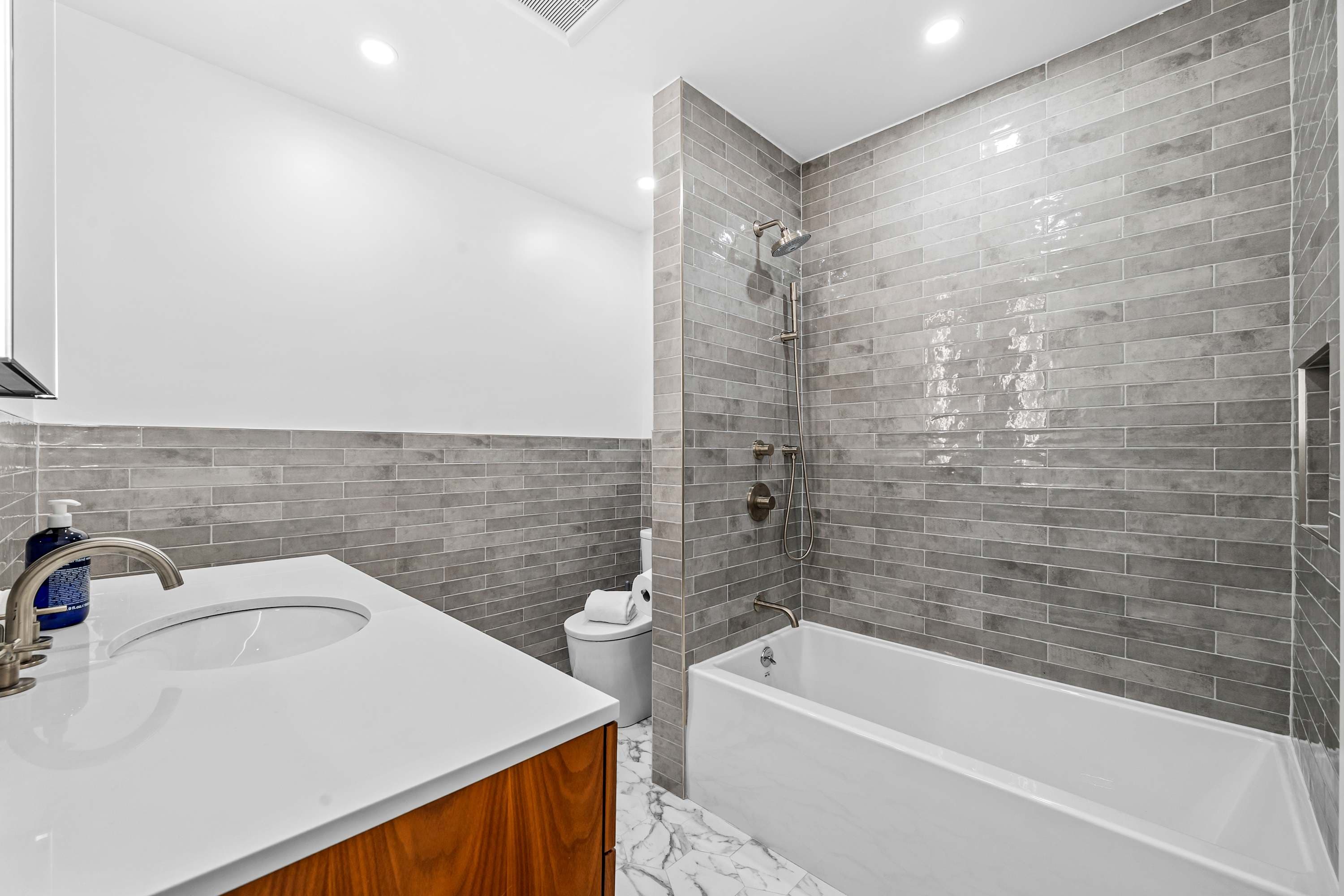 Harlington | South Harlem | Home with Private Rooftop Terrace photo 22