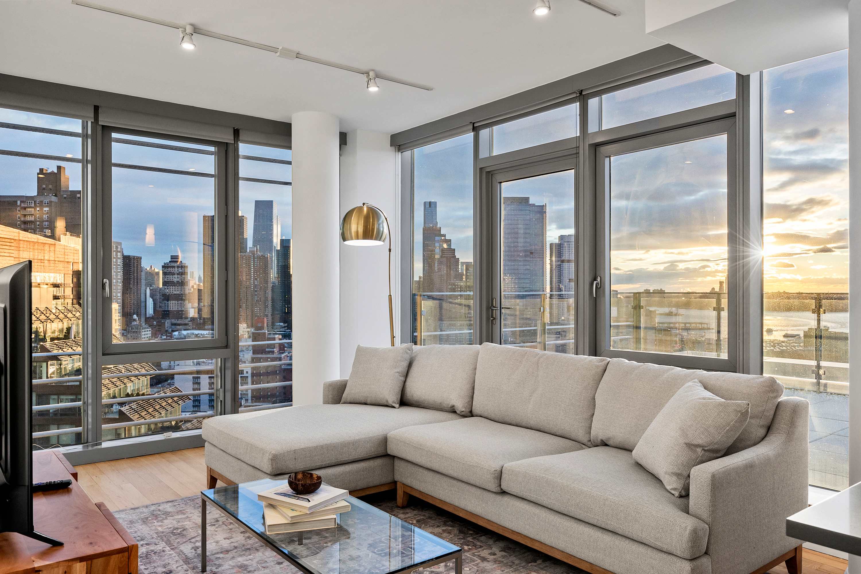 Forte Select XXV | Midtown West | Apt w/ Private Terrace photo 3