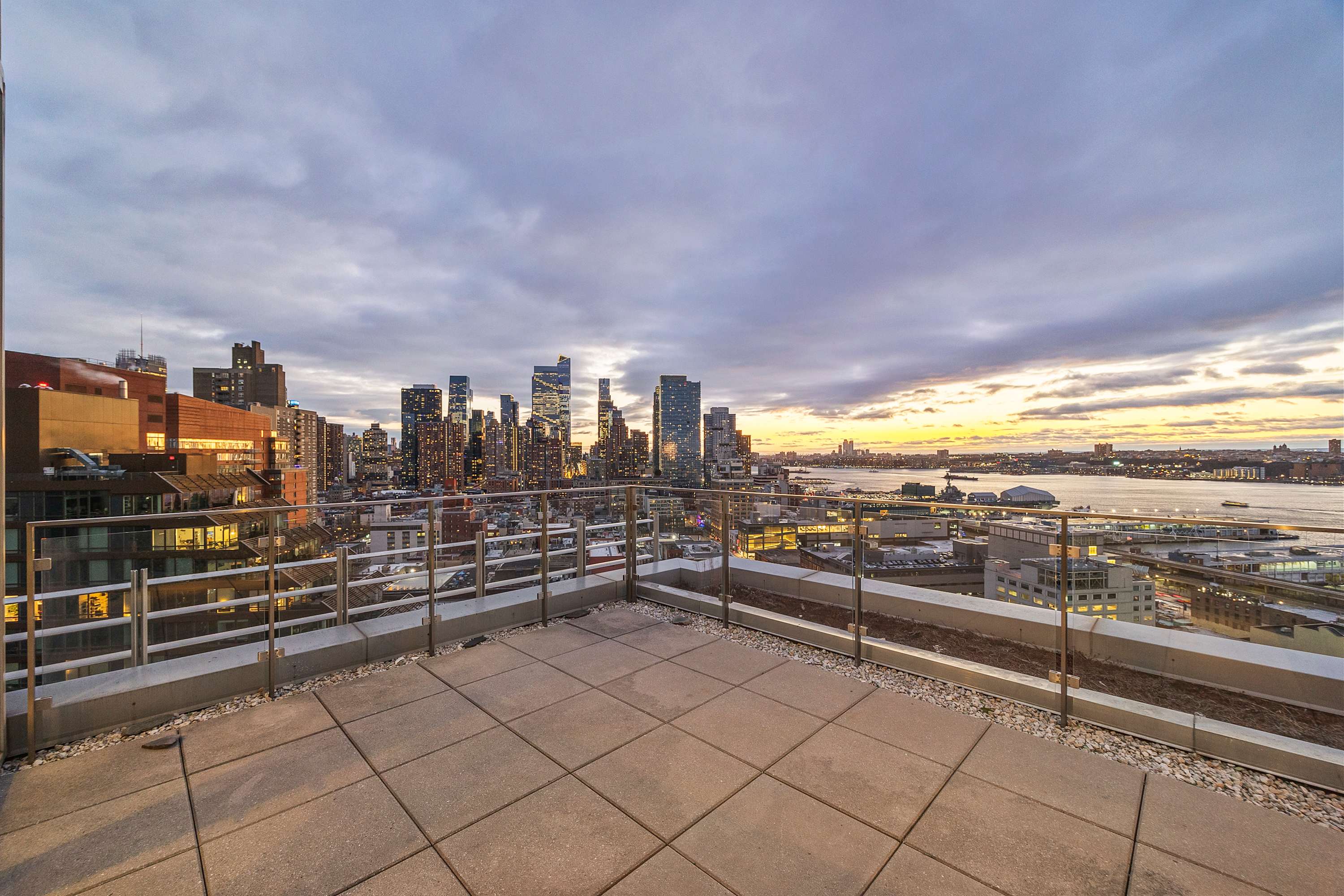Forte Select XXV | Midtown West | Apt w/ Private Terrace photo 4