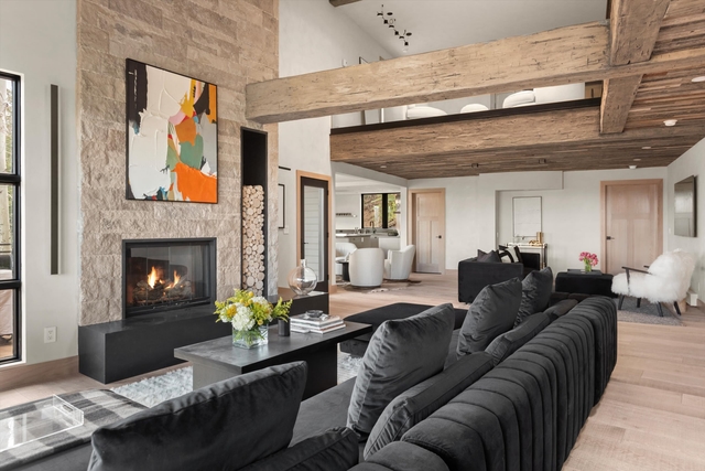 Image of Living space #2