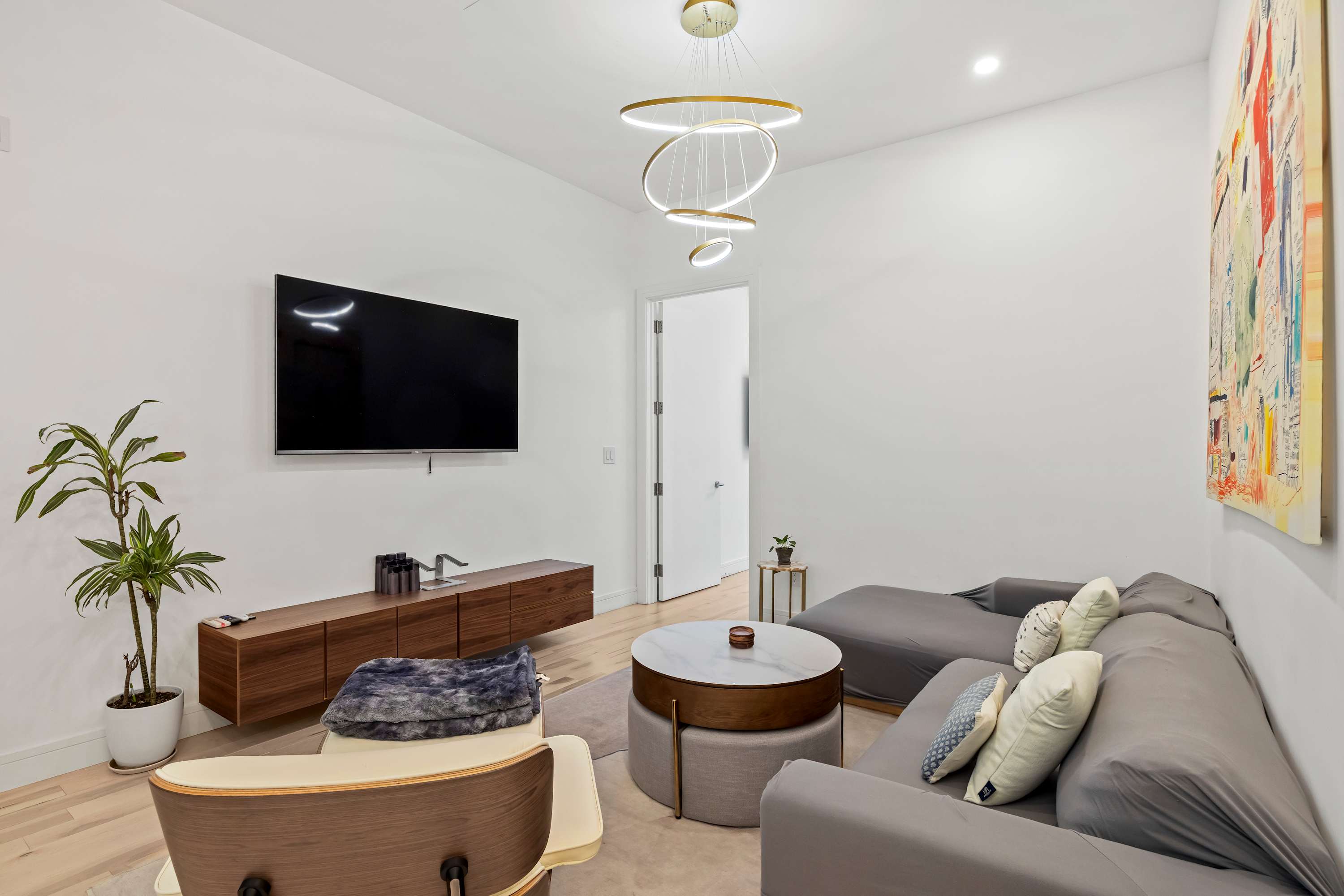 Decatur Place | Stuyvesant Heights | Chic Apartment photo 3