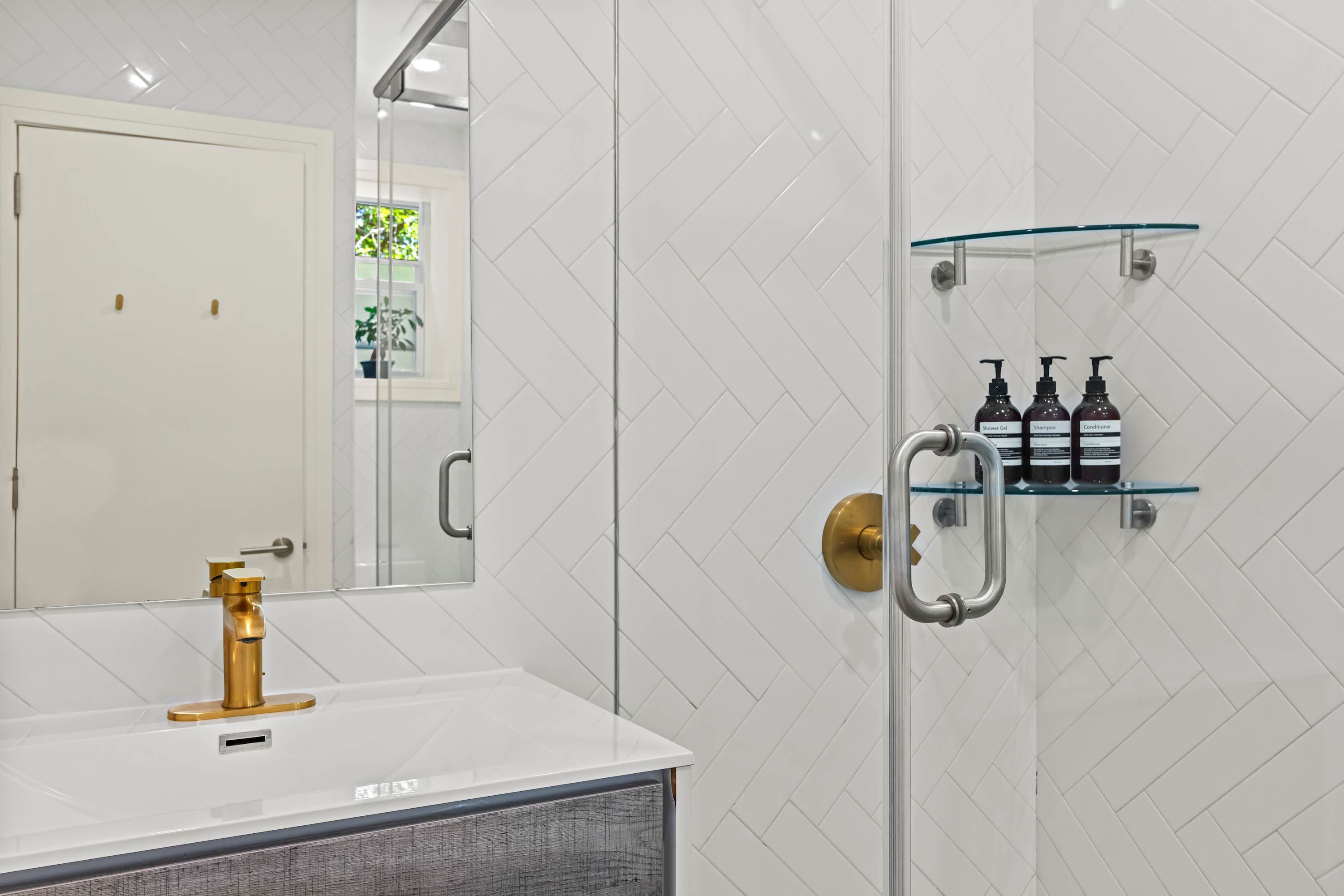 Decatur Place | Stuyvesant Heights | Chic Apartment photo 10