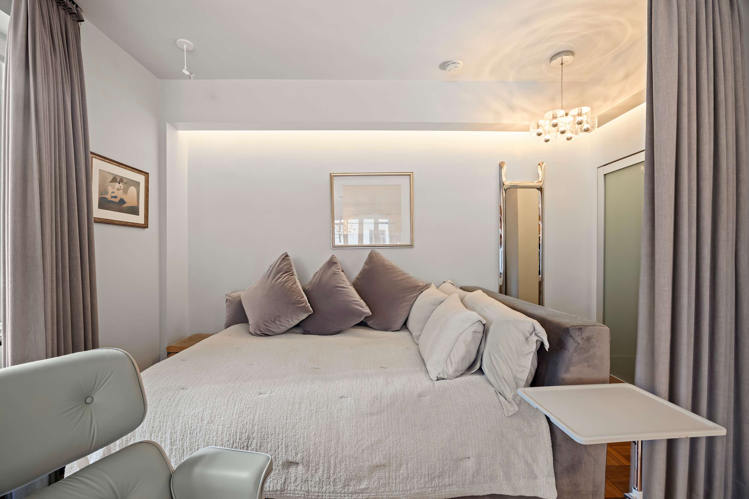 Parkwest House | Lincoln Square | Studio Condo with Private Balcony photo 7