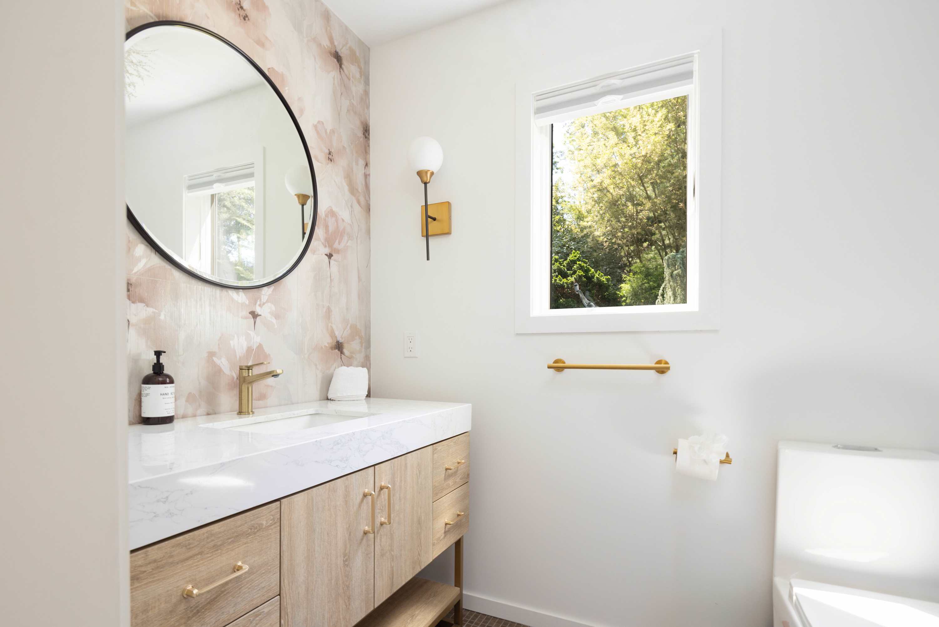 Dumar Villa | Sag Harbor | Home with Outdoor Spaces & Bay Views photo 24