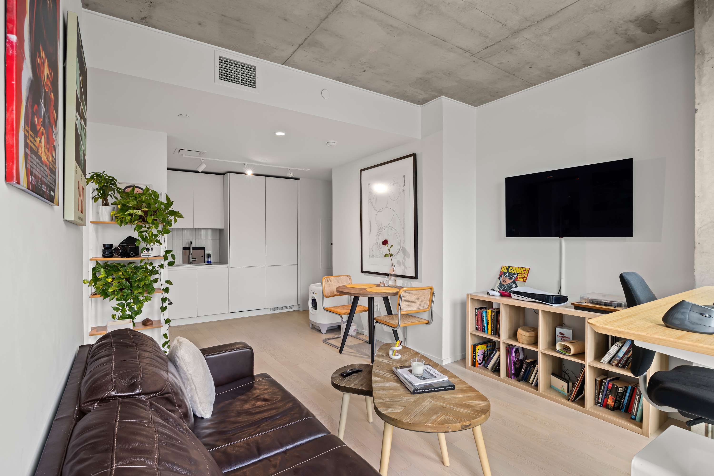 Belmont | Downtown Brooklyn | Modern Apartment with Shared Rooftop, Pool & Gym photo 3