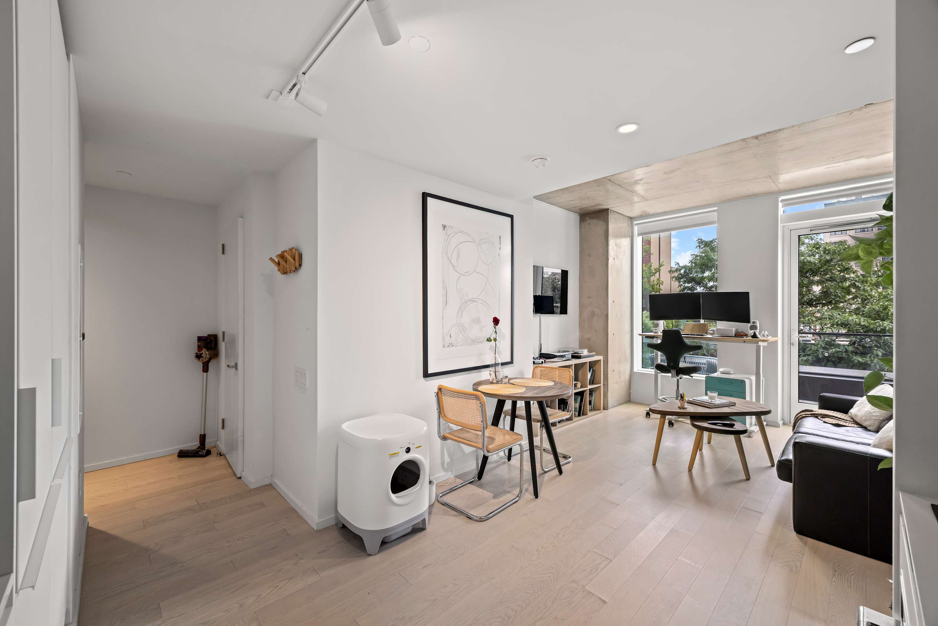 Belmont | Downtown Brooklyn | Modern Apartment with Shared Rooftop, Pool & Gym photo 6