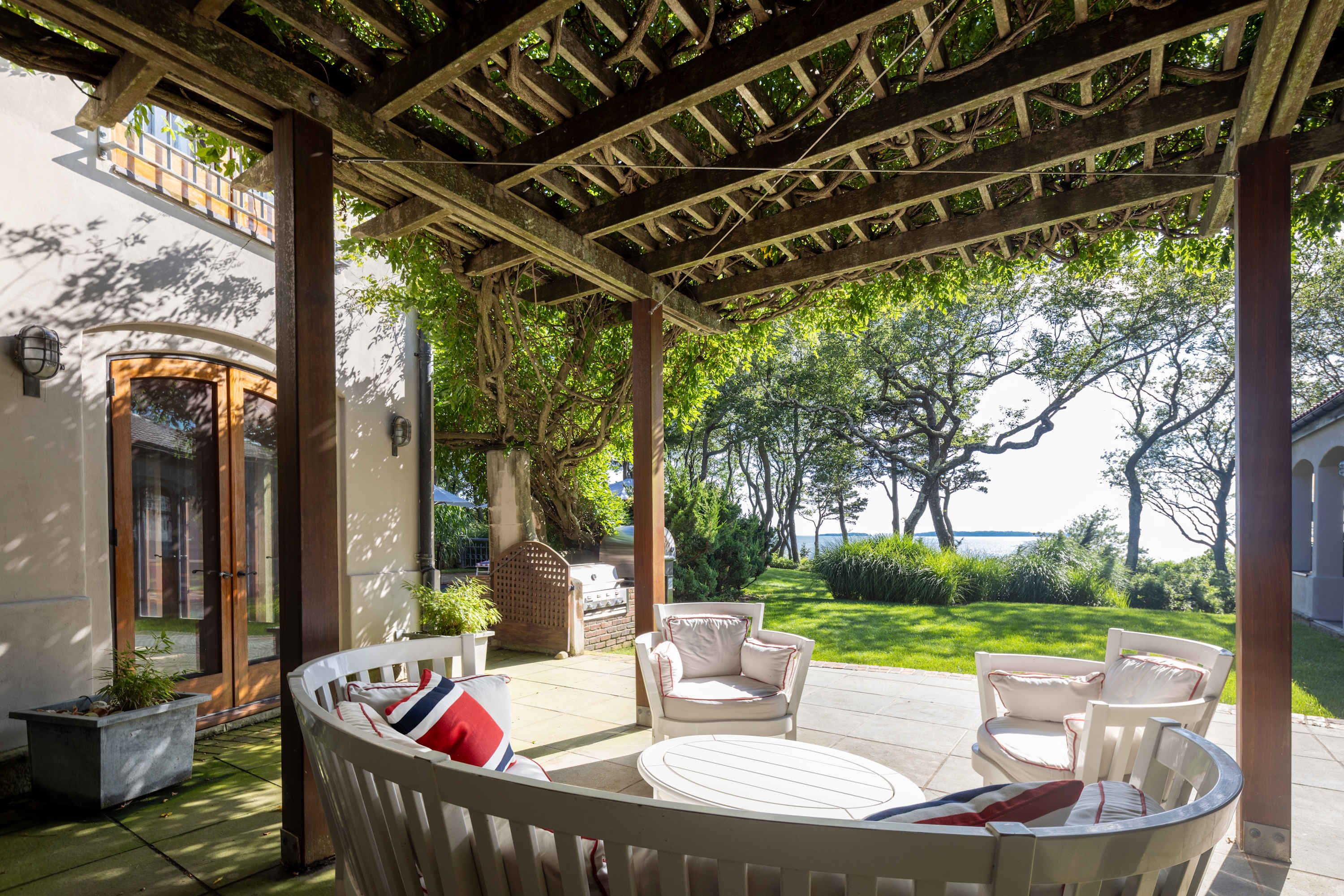 Bluffside Cove | Sag Harbor | Beachfront w/ Heated Pool, Sauna & Outdoor Spaces photo 5