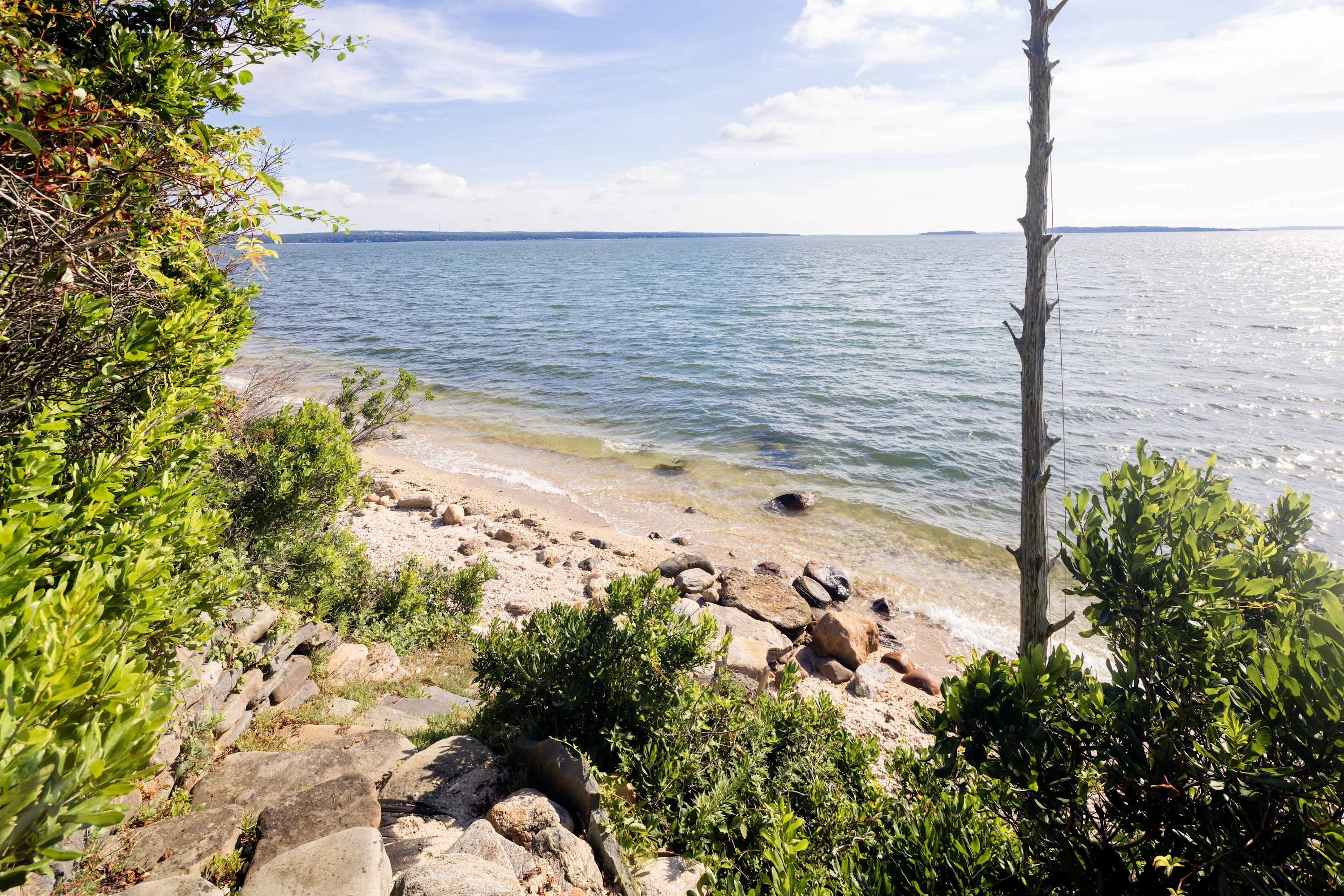 Bluffside Cove | Sag Harbor | Beachfront w/ Heated Pool, Sauna & Outdoor Spaces photo 40