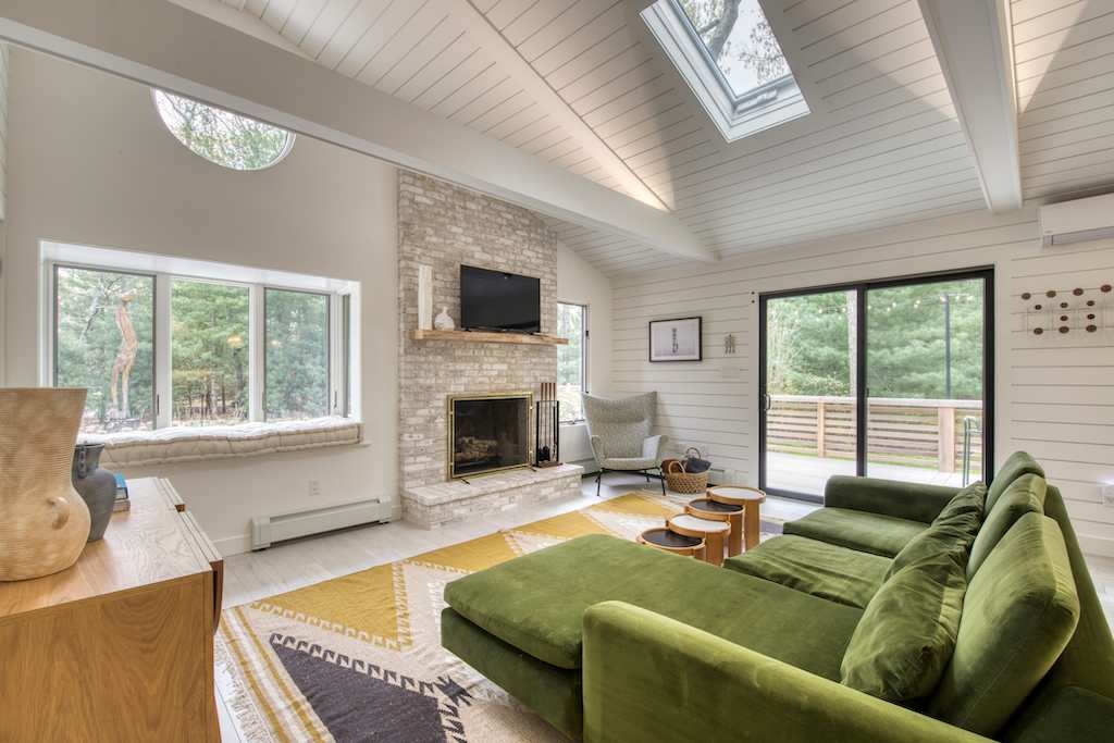 Springs Cottage | East Hampton | Home with Deck and Heated Pool photo 3