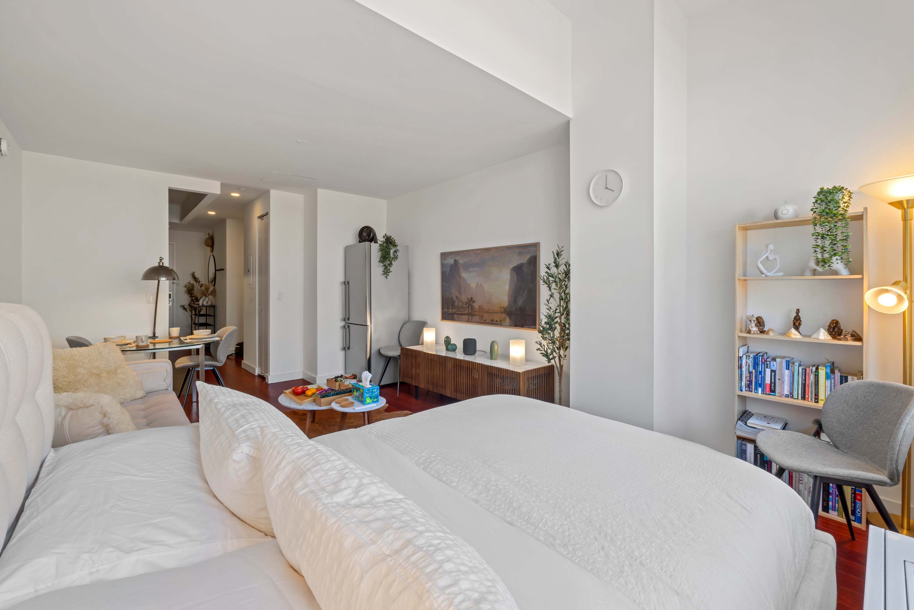 Silverline | Midtown | Studio with City Views and Shared Amenities photo 6