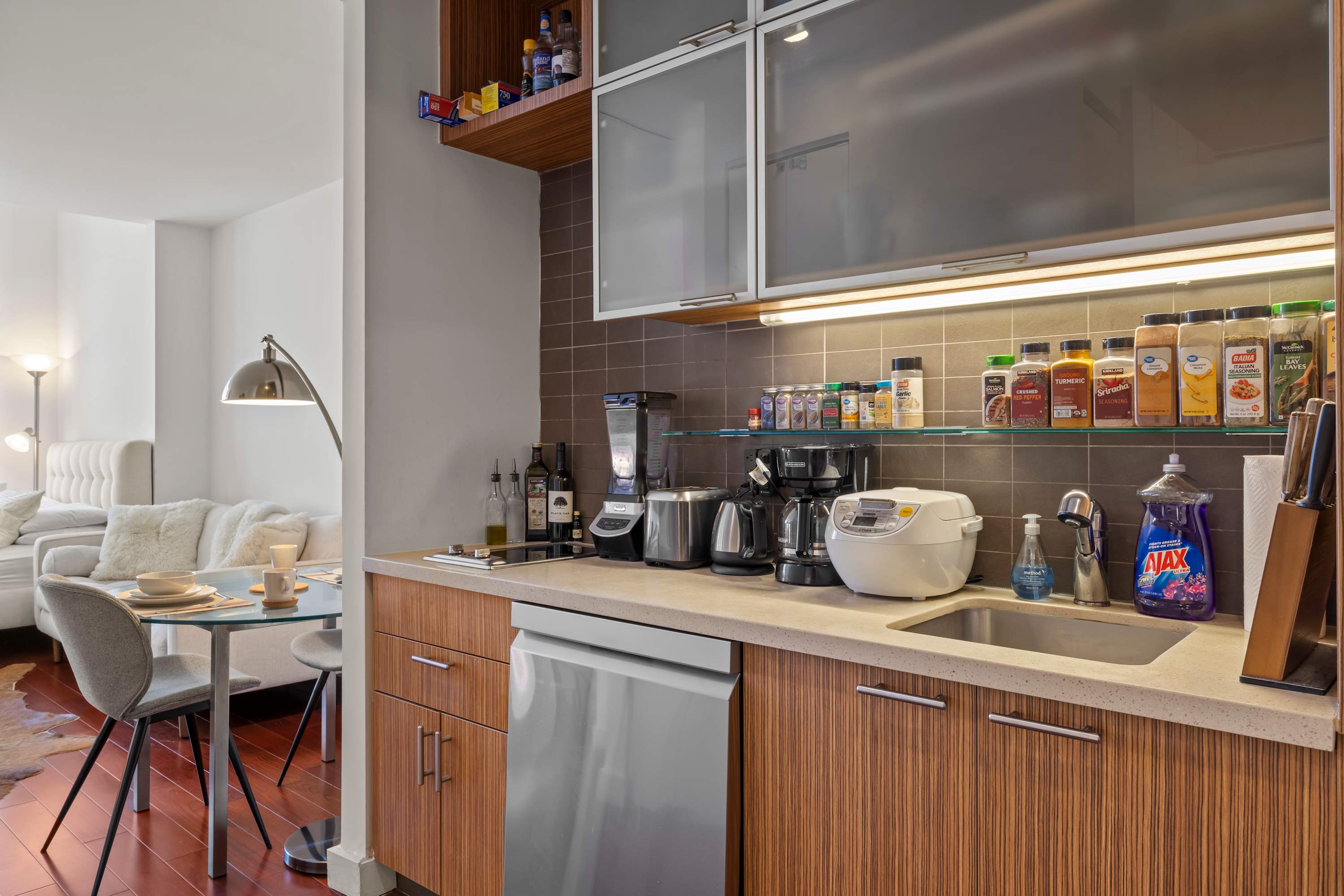 Silverline | Midtown | Studio with City Views and Shared Amenities photo 12