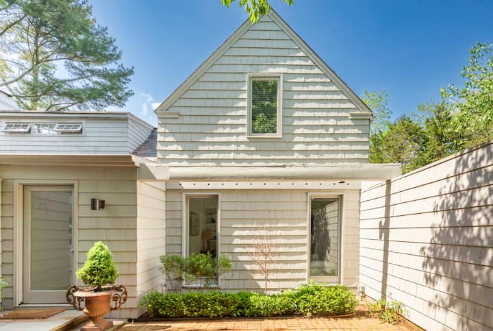 Cowhill Cottage | Wainscott | Home with Private Pool and Outdoor Lounge photo 4